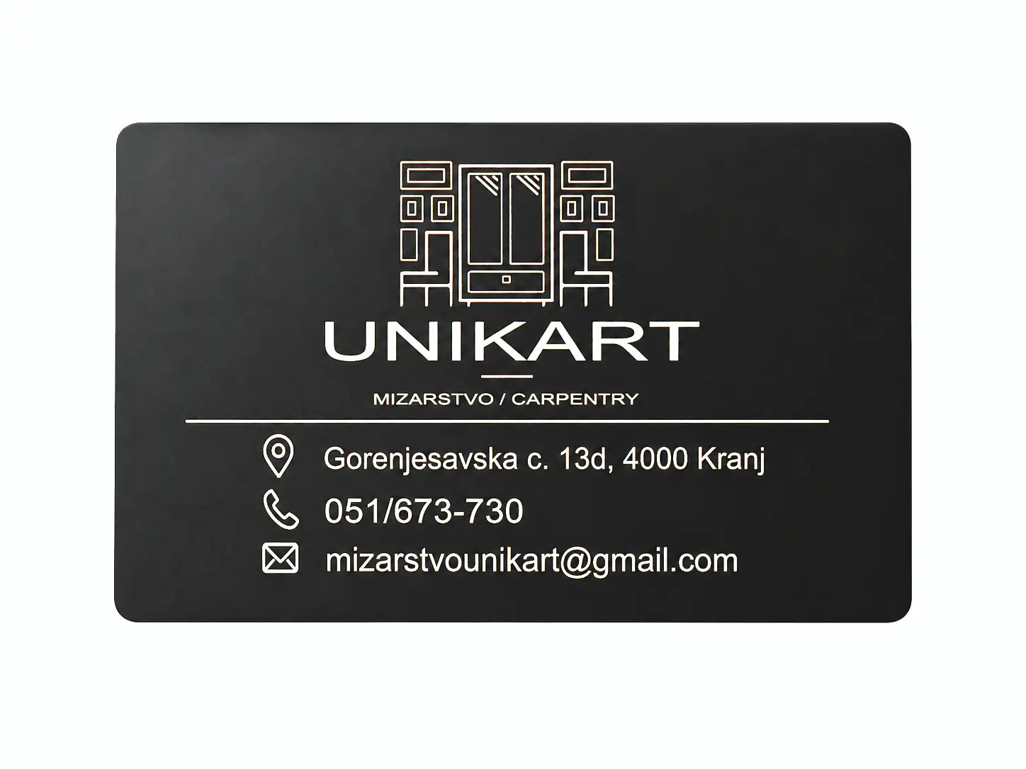 Črna aluminijasta kovinska vizitka z lasersko gravuro logotipa in kontaktov