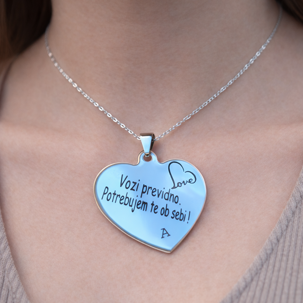Personaliziran obesek srce z napisom po želji